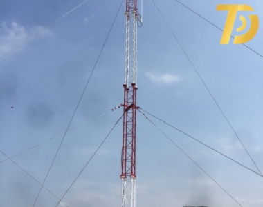 Trụ anten tứ giác dây co