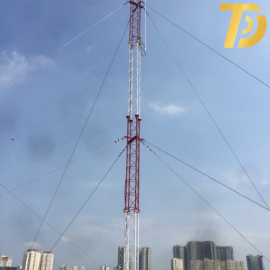 Trụ anten tứ giác dây co